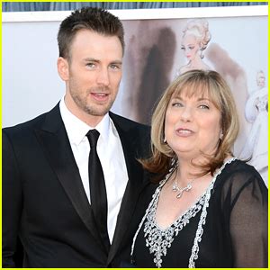 Chris Evans’ Mom Lisa Reacts To Him Being Named People’s Sexiest Man Alive Title | Chris Evans ...