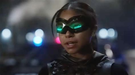 Batman's Robin Is A Girl Now, See Her In Action For First Trailer | GIANT FREAKIN ROBOT