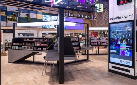 Travel Retail at Copenhagen Airport by Studio Helmut Luck | Studio ...