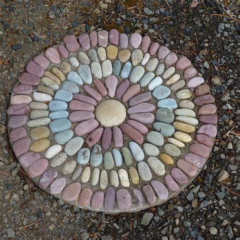 pebble mosiac stepping stones - Bing Images | Stepping stones diy ...