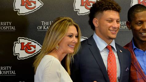 Patrick Mahomes' mom Randi complains about announcer error | Yardbarker