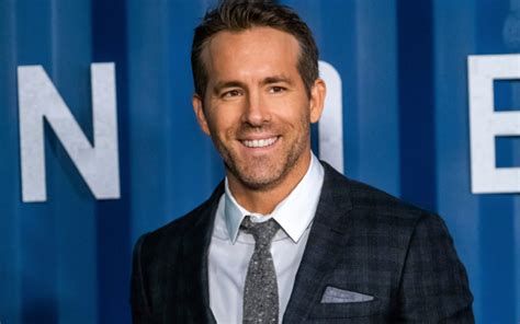 RYAN REYNOLDS INTERVIEWS "TWIN BROTHER" GORDON - ANNOUNCES BUSINESS ...