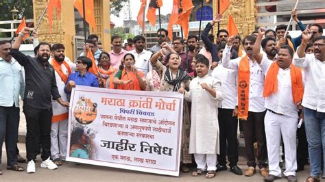 Maratha Kranti Morcha holds rasta roko in Pune - Hindustan Times