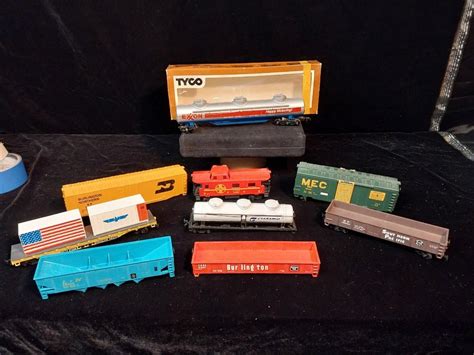 HO MODEL RAILROAD TRAIN CARS | EstateSales.org