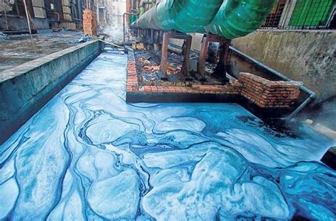 A Thirsty Industry: Fashion's Colossal Water Footprint — Carmen Busquets | Water pollution ...