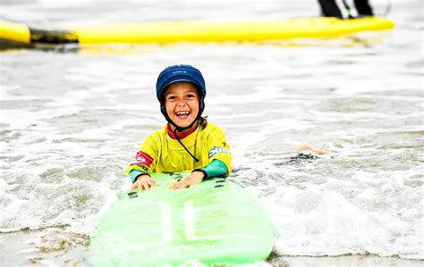 Surfing in Hendaye: the perfect waves for surfing beginners - CheckYeti ...