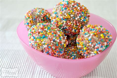 Chocolate Balls | Recipe | Yummy christmas treats, Sweet recipes ...