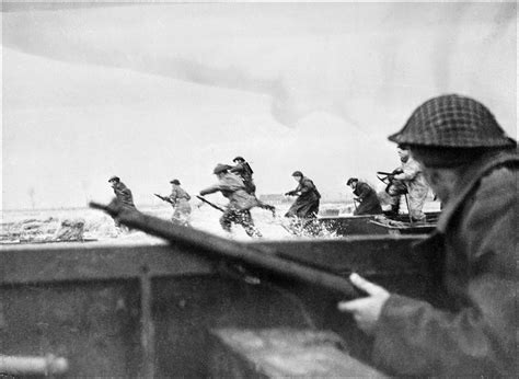 D-Day, 6 June 1944: Photos of Allied troops storming Normandy and ...