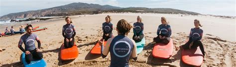 Surf Lessons (from 13 y.) in Cascais from 25 € - CheckYeti