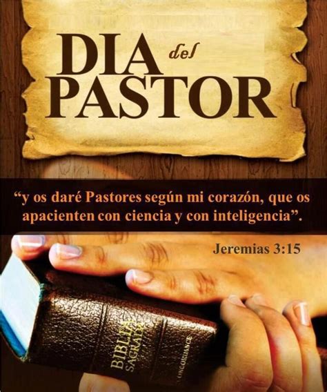 a woman holding a bible in her hands with the words dia de pastor on it