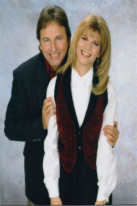 Hearts Afire 1992 TV series 8x10 photo John Ritter puts arms around Markie Post - Moviemarket