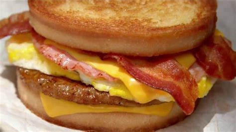 Jack in the Box Loaded Breakfast Sandwich TV Commercial, 'Tu Buffet ...