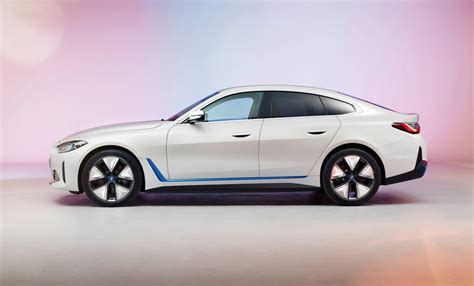 2022 BMW i4 sedan normalizes brand’s electric vehicle lineup ...