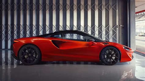 McLaren Artura Hybrid Supercar Revealed With 671-HP Electrified V6