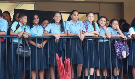 Docentes apoyarían decisión del Meduca que se extienda calendario escolar hasta el 2021 | Panamá ...