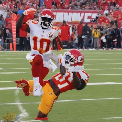 Tyreek Hill Scores Touchdown, Performs Backflip with Fan's Phone