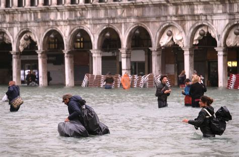 Venice Is Experiencing Its Worst Flooding In 10 Years And The Pictures Are Really Something