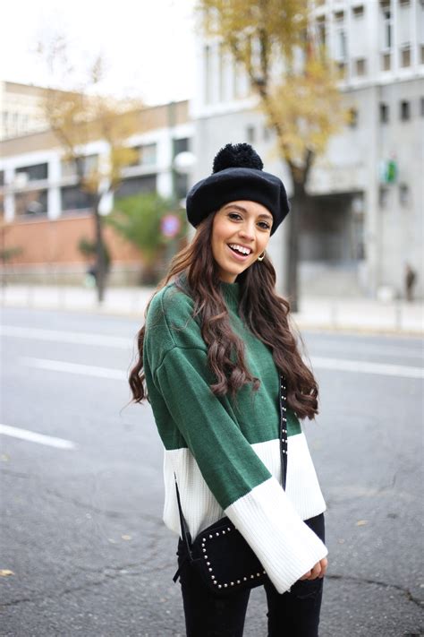 Black beret for your winter outfits