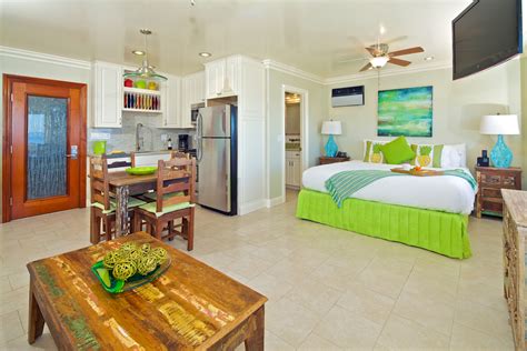 Luxury ocean view suite | Ocean Palms Beach Resort