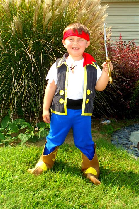 How to Make a Jake and the Never Land Pirates Costume | Boys halloween costumes diy, Pirate ...