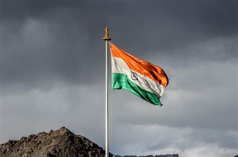 Awesome Beautiful Indian Flag Wallpaper 4k At Mountain - Beautiful Indian Flag Hd - 1024x675 ...