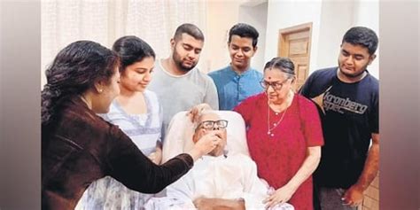 Communist leader V S Achuthanandan celebrates 99th birthday with family