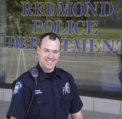 Redmond police officer Tom Goepfert honored for community policing excellence | Redmond Reporter