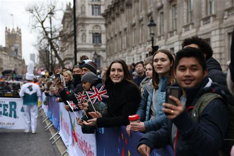 Huge crowds turn out for London’s New Year’s Day Parade | The Standard