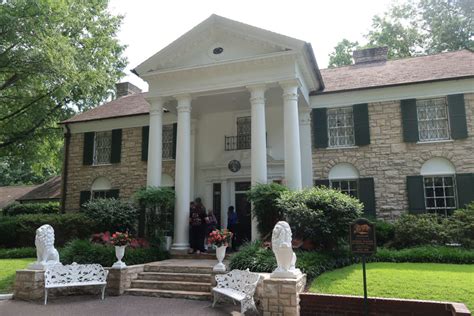 Elvis Presley's Graceland - The Mansion - flyctory.com