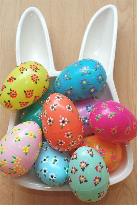 Spring Into Crafty Action with These Puffy Paint Plastic Easter Eggs