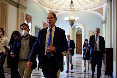 Wyden bill would require digital signatures for sensitive court orders ...