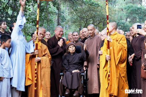 Zen master Thich Nhat Hanh returns to his first monastery in Vietnam ...