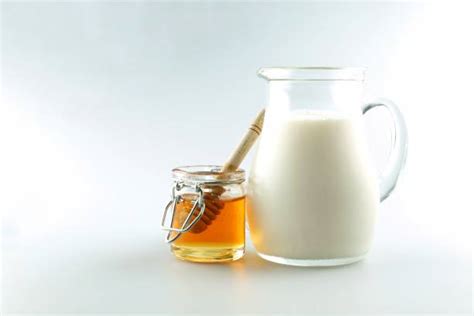 7 Potent Health Benefits Of Honey and Milk - Health Guide NG