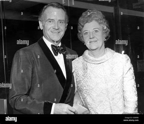 SIR JOHN MILLS, MARY HAYLEY BELL Stock Photo: 156931583 - Alamy