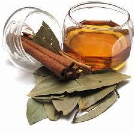 Ceylon Cinnamon Leaf Oil - World Wide Commodities - Sri Lanka