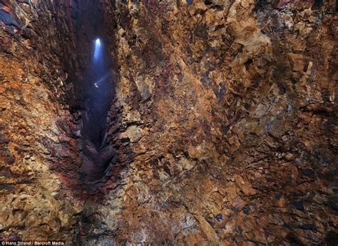 Iceland's Thrihnukagigur volcano: Explorers descend 650ft into magma ...