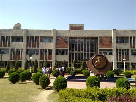 Guru Nanak Dev University (GNDU) Amritsar -Admissions 2023, Ranking ...