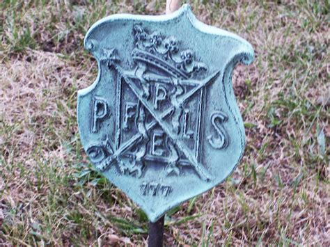 Tombstone Tuesday–Pythian Sisters Symbol – Karen’s Chatt