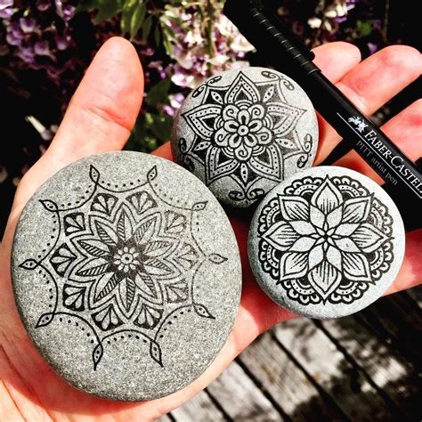 Precise Hand Drawn Stone Mandala Drawings | Rock painting patterns, Mandala stones, Rock ...