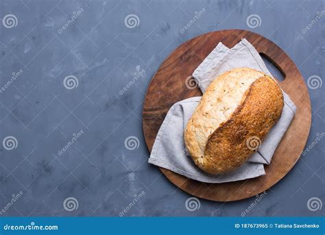 Fresh Homemade Crisp Bread with Seed Flax on Wood Round Board. Concept for Bunner, Top View on ...