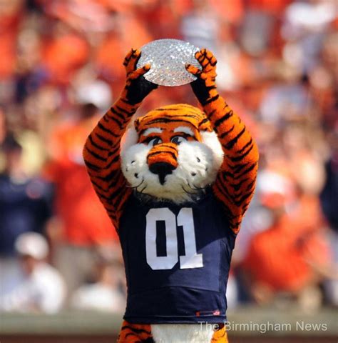 Auburn's 'Aubie' competes in mascot semi-finals - al.com