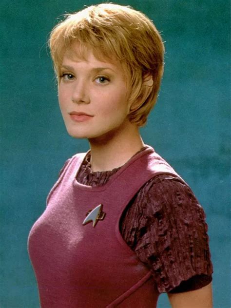 Star Trek Voyager actress Jennifer Lien arrested for 'exposing herself in front of children ...