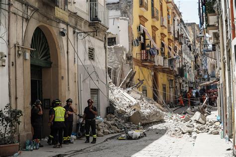 Crollo del palazzo a Torre del Greco, qual è la causa? I residenti ...