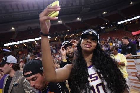 Sports World Not Happy With LSU Women's Basketball Star - The Spun