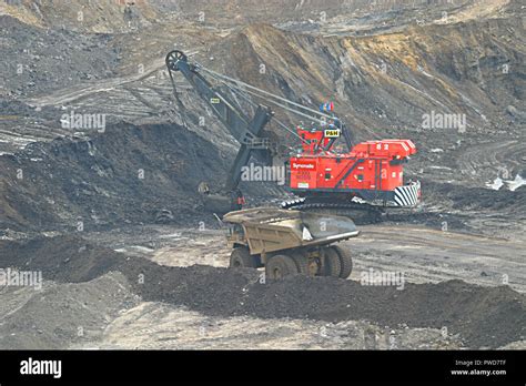 OIL SANDS, Tar Sands, Fort McMurray Alberta, Canada. The world’s ...