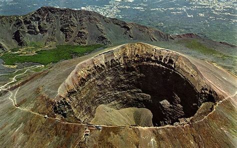 Mount Vesuvius - cooperativatasso.com ... city and the bay is accessible by bus up to a height ...