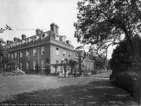 Photo of Oxford, St Hugh's College 1922 - Francis Frith