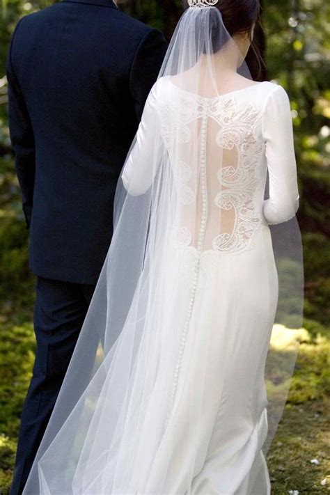 First Photos of Bella's Breaking Dawn Wedding Dress! | BridalGuide