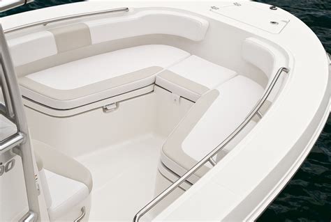 Robalo R200 Review - Smart Boat Buyer Center Console Reviews