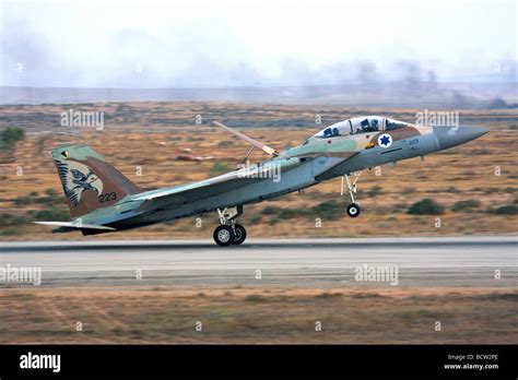 Israeli Air force Fighter jet Boeing F 15I landing Stock Photo - Alamy